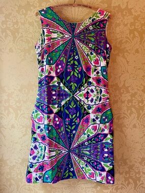Vintage Sleeveless Shift Dress with Pockets!